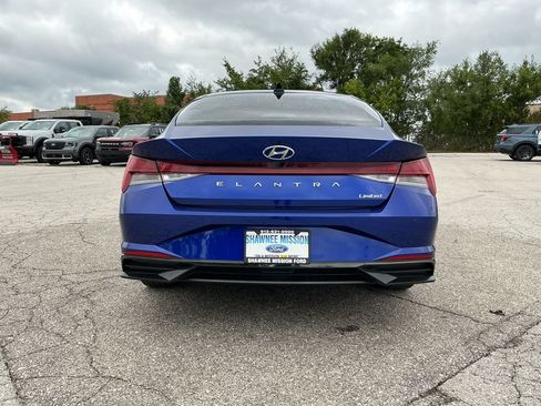 Used 2022 Hyundai Elantra Limited w/ Cargo Package FWD image 4