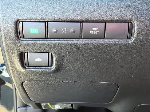 Used 2023 Nissan Sentra SR w/ Electronics Package FWD image 20