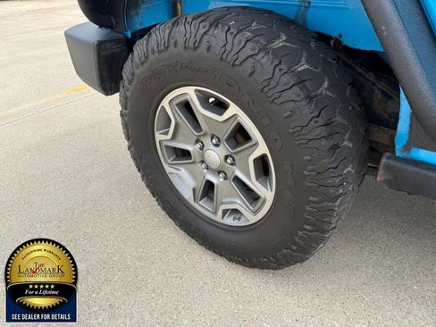 Used 2018 Jeep Wrangler Unlimited Rubicon w/ Connectivity Group AWD/4WD image 21