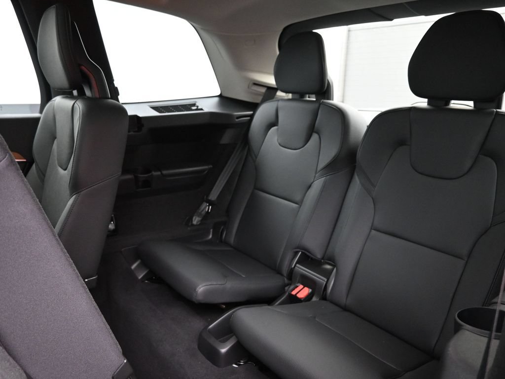 Certified 2025 Volvo XC90 T8 Core w/ Protection Package Premier AWD/4WD image 32