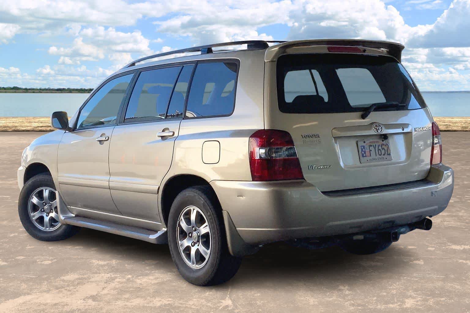 Used 2005 Toyota Highlander 4WD V6 w/ 3rd Row image 4