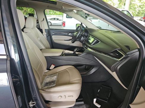 Used 2019 Buick Enclave Essence FWD image 9