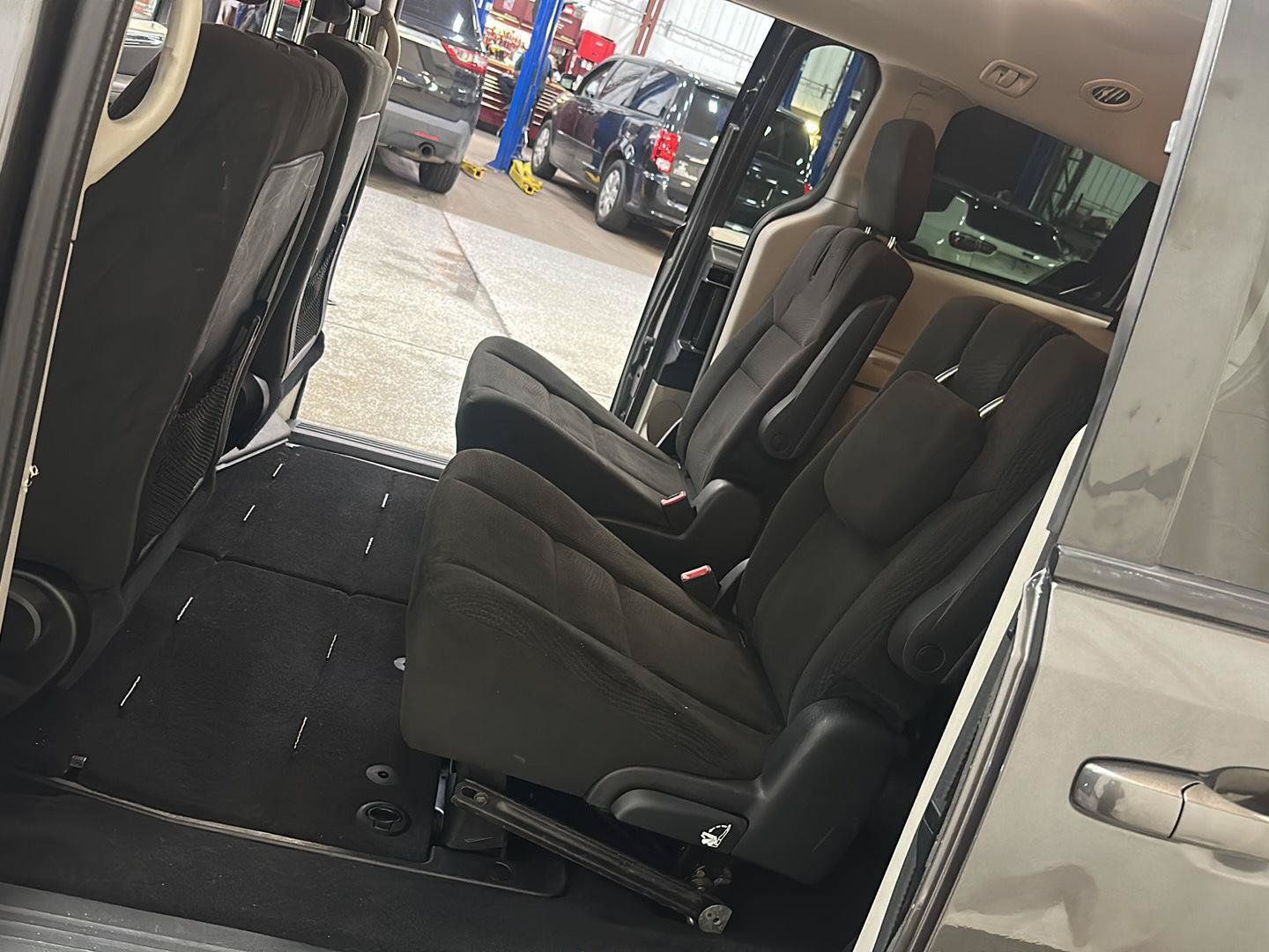 Used 2015 Dodge Grand Caravan SE w/ Quick Order Package 29E SE FWD image 25