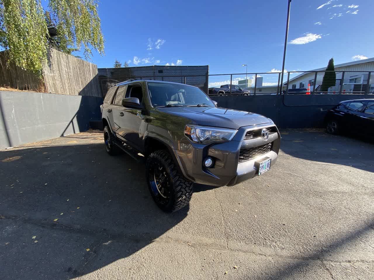 Used 2019 Toyota 4Runner SR5 AWD/4WD image 8