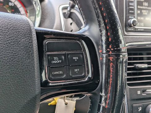 Used 2019 Dodge Grand Caravan SE FWD image 15