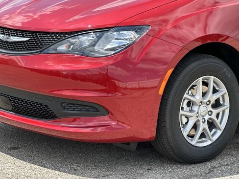 New 2027 Chrysler Pacifica LX FWD image 7