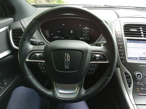 Used 2020 Lincoln Nautilus Premier w/ Equipment Group 101A AWD/4WD image 11