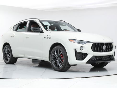 Certified 2022 Maserati Levante Modena image 7