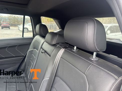 Used 2022 Volkswagen Tiguan SEL R-Line image 9