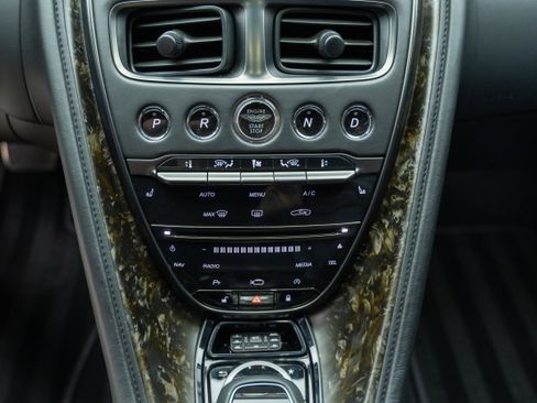 Used 2019 Aston Martin DBS Superleggera RWD image 31