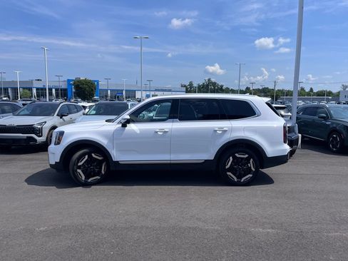 Certified 2024 Kia Telluride EX w/ EX Captain's Chair Package FWD image 6