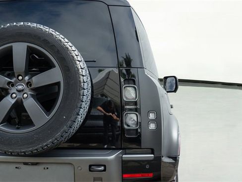 Used 2024 Land Rover Defender 90 Carpathian Edition image 42