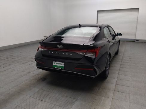 Used 2025 Hyundai Elantra SEL FWD image 9