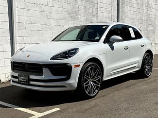 Certified 2025 Porsche Macan image 1