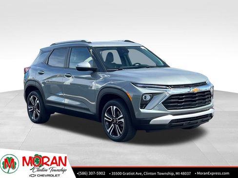 Certified 2024 Chevrolet TrailBlazer LT w/ LT Cold Weather Package AWD/4WD image 9