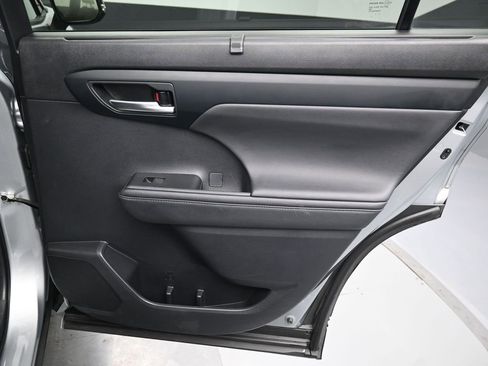 Certified 2023 Toyota Highlander XSE image 35
