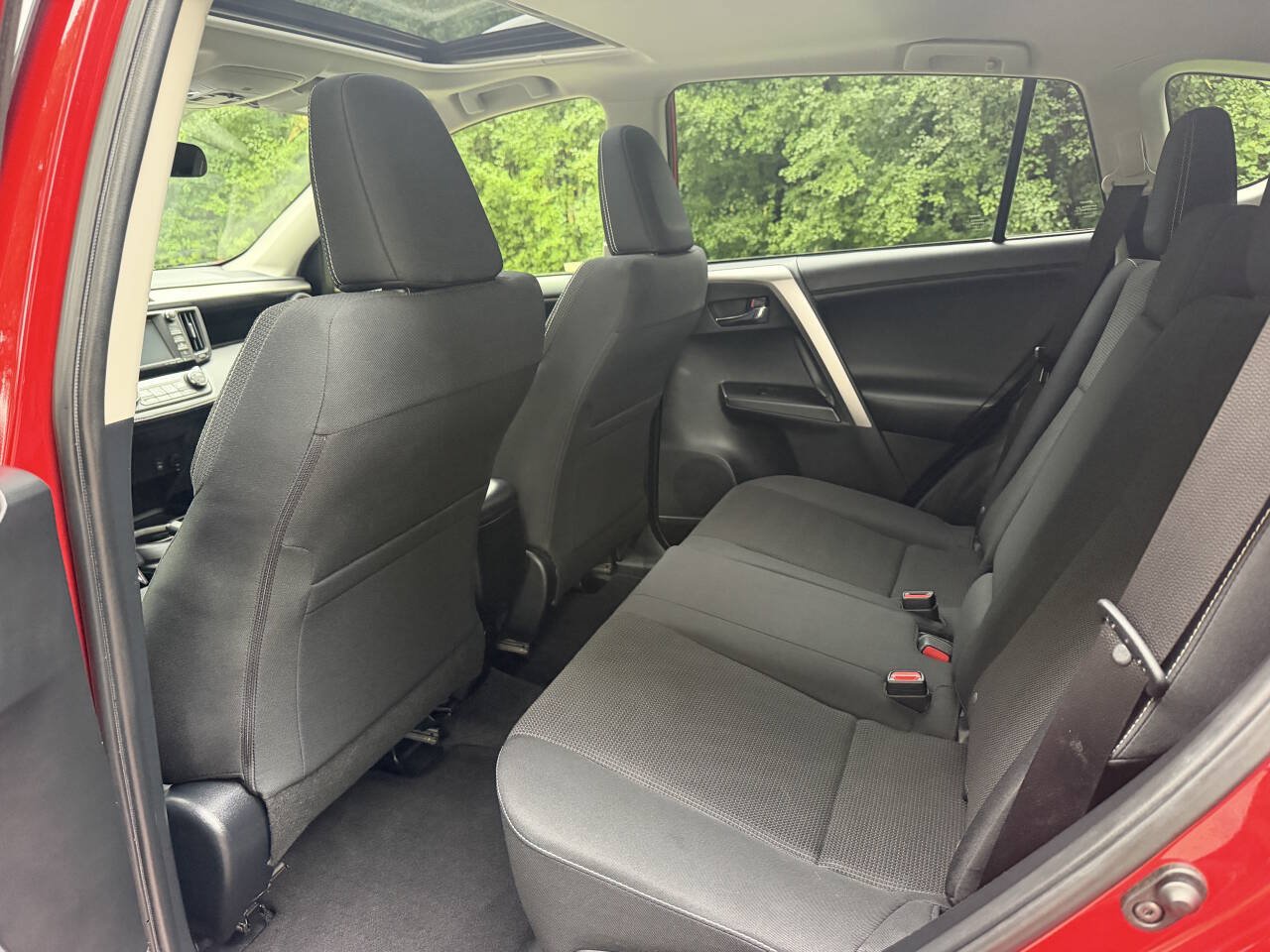 Used 2017 Toyota RAV4 XLE FWD image 11