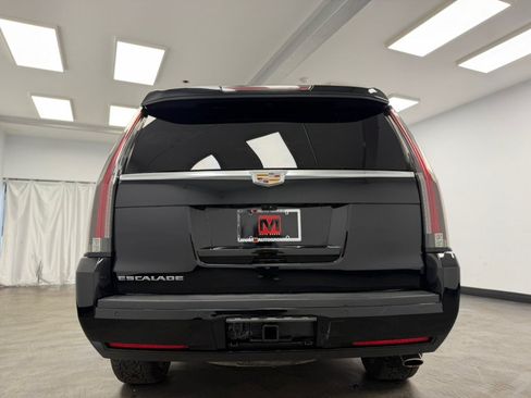 Used 2017 Cadillac Escalade Luxury AWD/4WD image 10