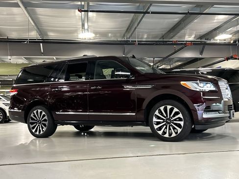 Used 2024 Lincoln Navigator L Reserve AWD/4WD image 4