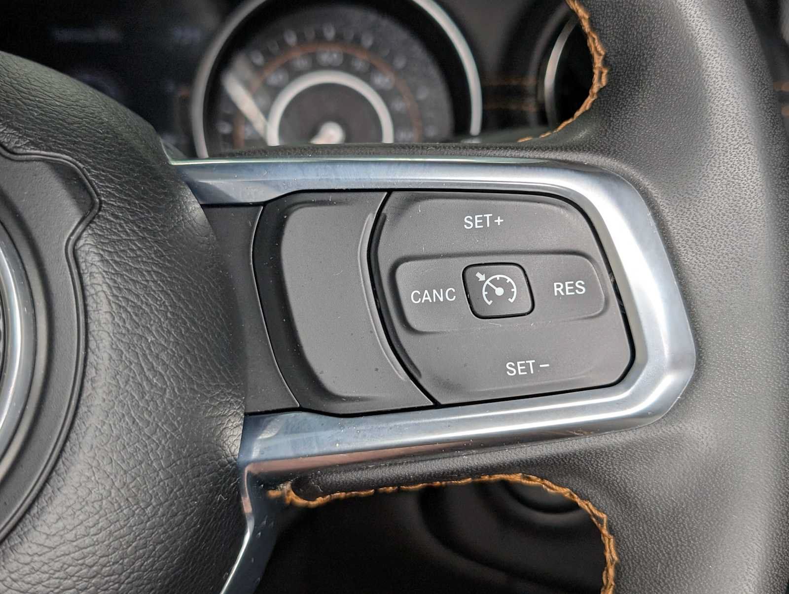 Used 2023 Jeep Gladiator Overland AWD/4WD image 36