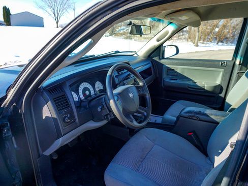 Used 2011 Dodge Dakota 4WD Crew Cab SXT image 15
