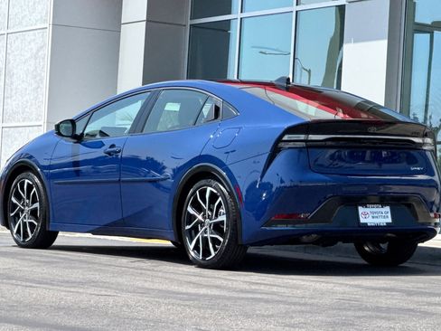 Certified 2025 Toyota Prius Plug-In Hybrid image 6
