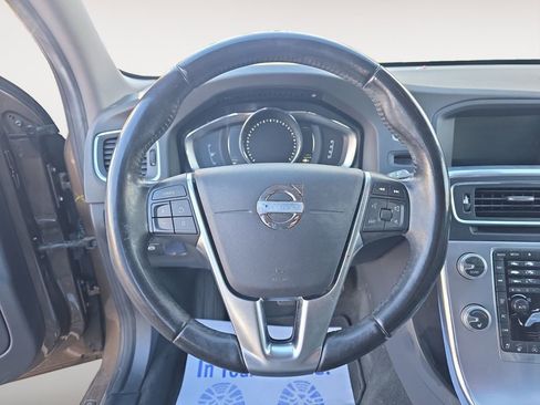 Used 2018 Volvo V60 T5 Cross Country image 12