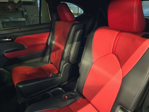 Used 2022 Toyota Highlander XSE image 16