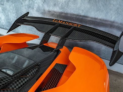 Used 2018 Ford GT RWD image 11