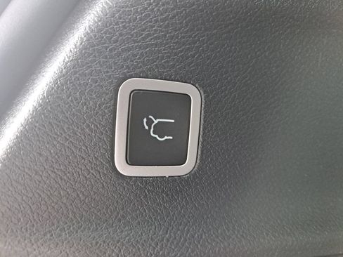 Certified 2023 Chrysler Pacifica Touring-L w/ Uconnect Theater Family Group AWD/4WD image 14