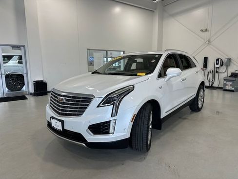 Used 2017 Cadillac XT5 Platinum w/ Driver Assist Package image 9