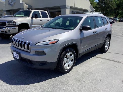 Used 2017 Jeep Cherokee Sport w/ Trailer Tow Group AWD/4WD image 2