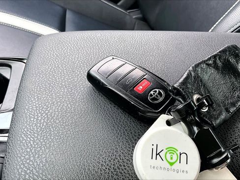 Used 2025 Toyota Camry SE image 15