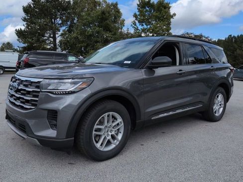 New 2025 Ford Explorer Active image 7