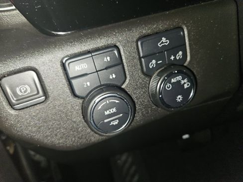 Used 2022 Chevrolet Silverado 1500 LT image 11