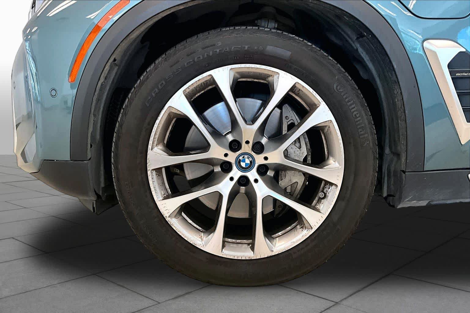 Used 2024 BMW X5 xDrive50e w/ Parking Assistance Package AWD/4WD image 10