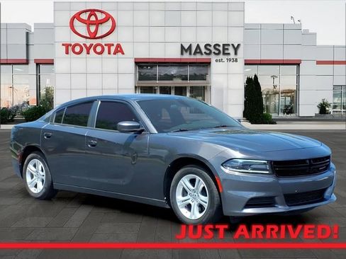 Used 2018 Dodge Charger SXT RWD image 1
