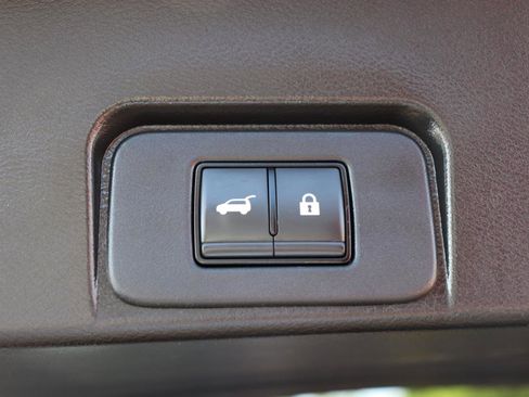 Used 2024 Nissan Rogue SV FWD image 50