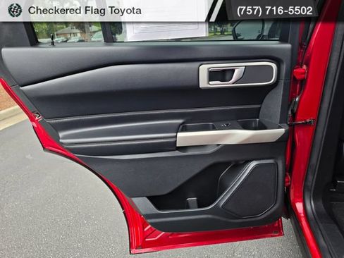 Used 2021 Ford Explorer XLT RWD image 40