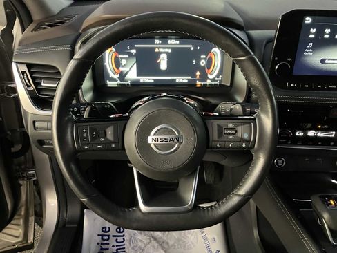 Used 2021 Nissan Rogue Platinum image 8