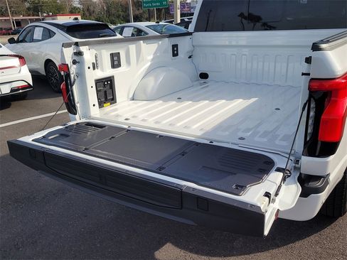 Used 2023 Ford F150 Lightning Platinum image 7