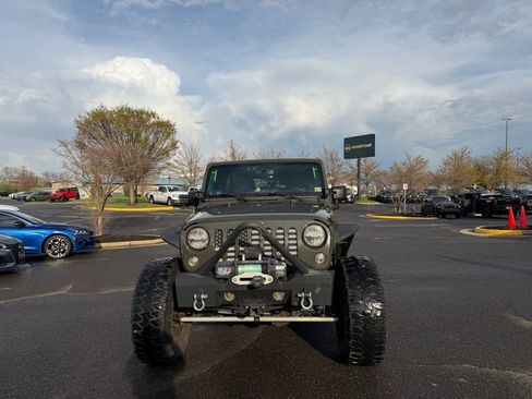 Used 2015 Jeep Wrangler Unlimited Rubicon w/ Connectivity Group image 2