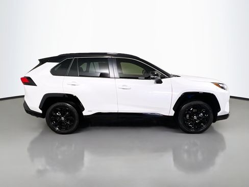 Used 2023 Toyota RAV4 XSE AWD/4WD image 3