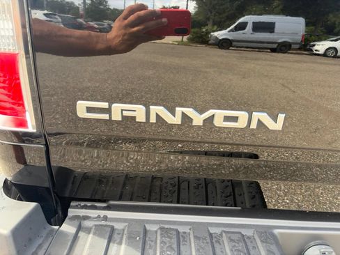 Used 2016 GMC Canyon SLE w/ SLE Convenience Package RWD image 12