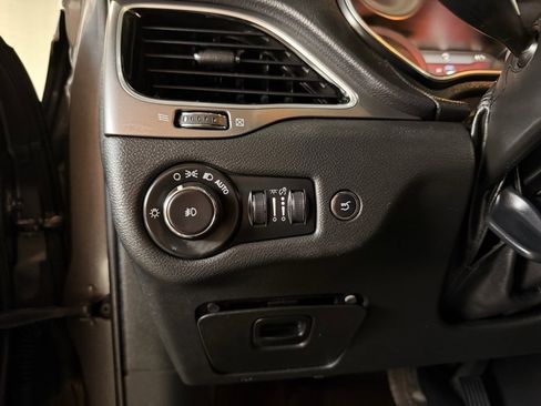 Used 2019 Jeep Cherokee Limited image 21