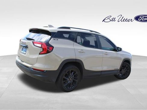 Used 2023 GMC Terrain SLE w/ Elevation Edition FWD image 5