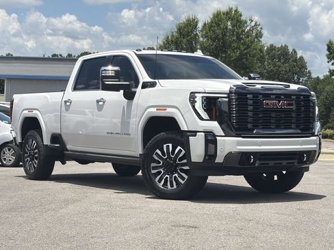 Used 2024 GMC Sierra 2500 Denali Ultimate AWD/4WD image 5