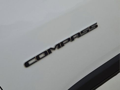 Used 2025 Jeep Compass Limited image 12