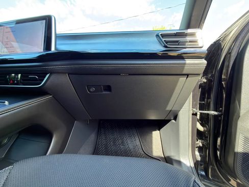 Used 2024 Volkswagen Atlas Cross Sport SE image 7