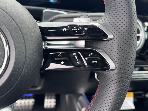 Used 2024 Mercedes-Benz GLB 250 image 25